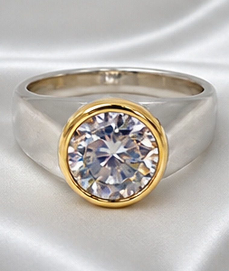 Anel Zircônia com Detalhe Dourado